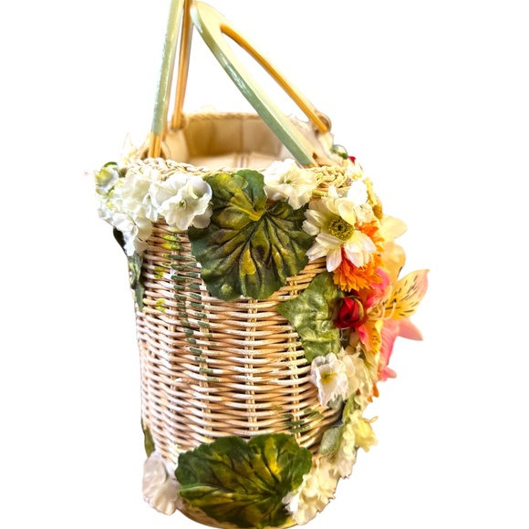 Handcrafted Floral Pocketbook - Picture 4 of 8